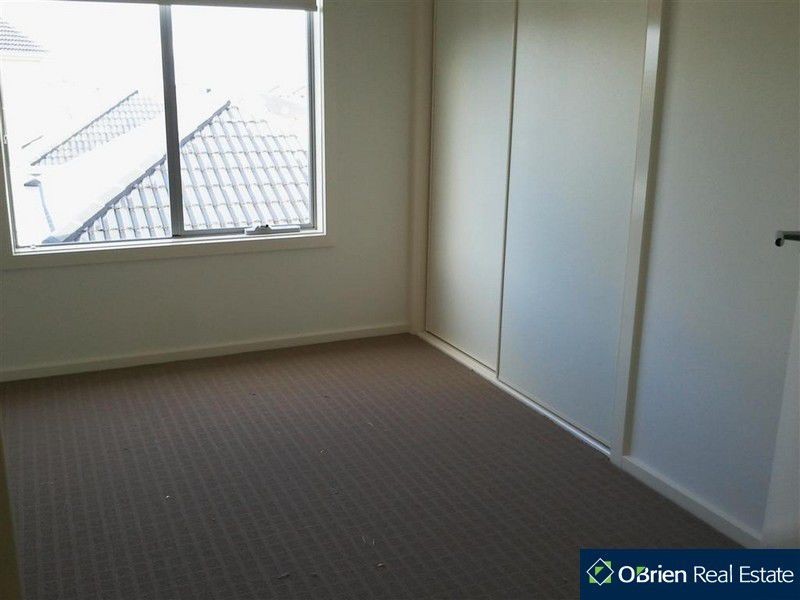 7/11 Howqua Place, Pakenham VIC 3810