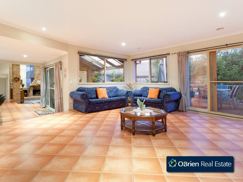 9 Glenbrae Court, Berwick VIC 3806
