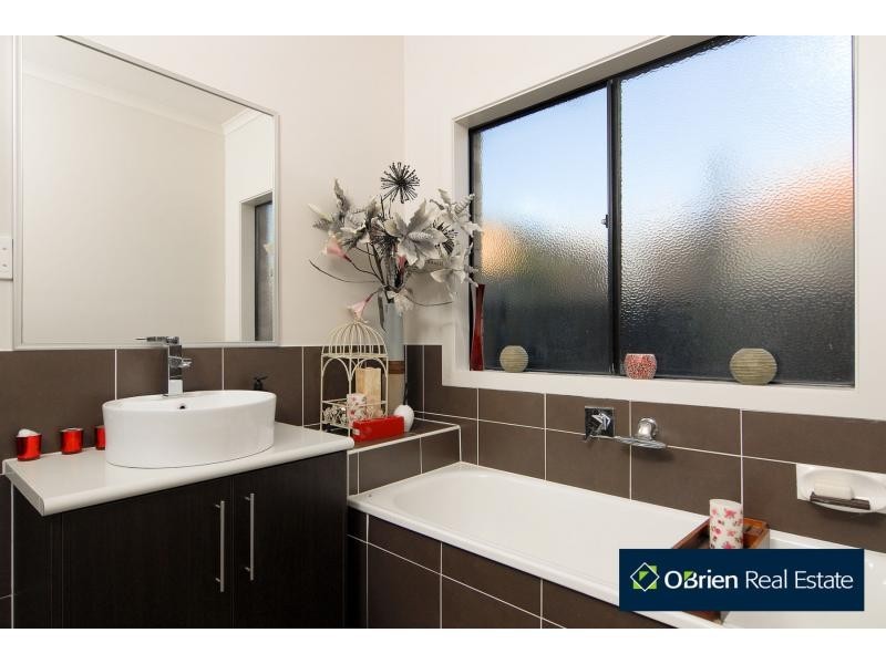 5 Merriwee Grove, Narre Warren South VIC 3805