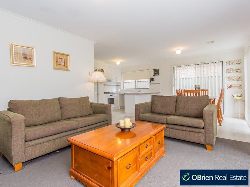 28 Mossman Drive, Cranbourne East VIC 3977