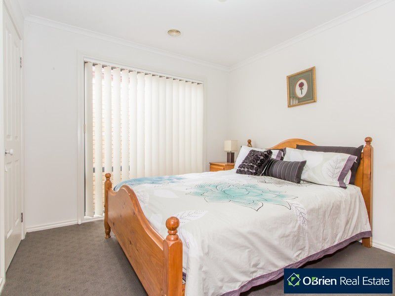 28 Mossman Drive, Cranbourne East VIC 3977