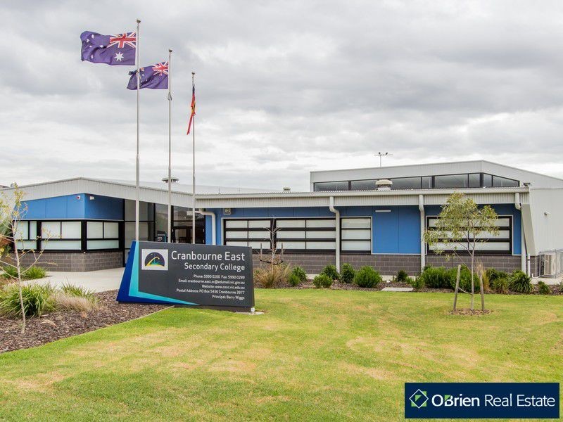 28 Mossman Drive, Cranbourne East VIC 3977