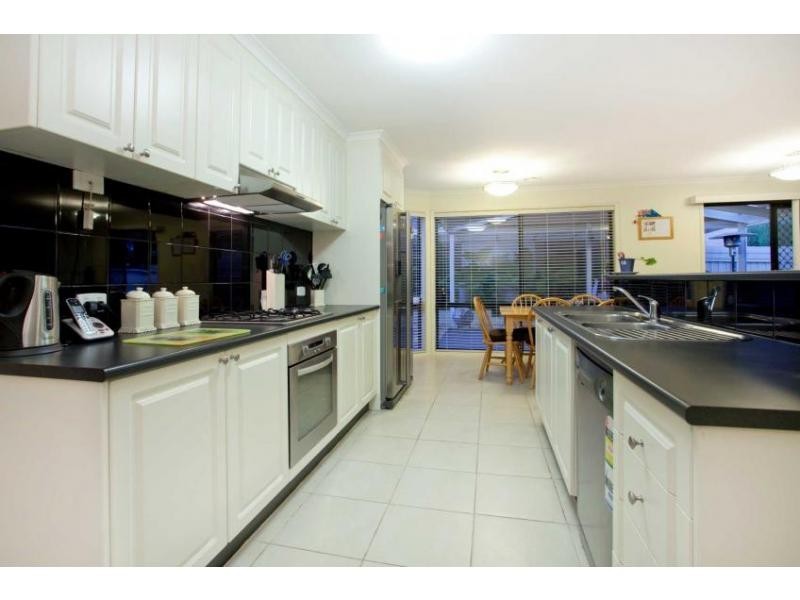 14 Canet Grove, Narre Warren South VIC 3805