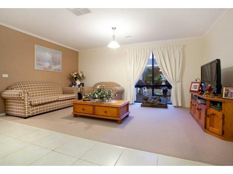 14 Canet Grove, Narre Warren South VIC 3805