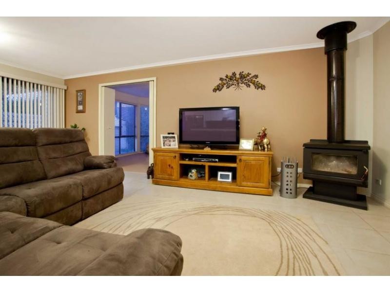 14 Canet Grove, Narre Warren South VIC 3805