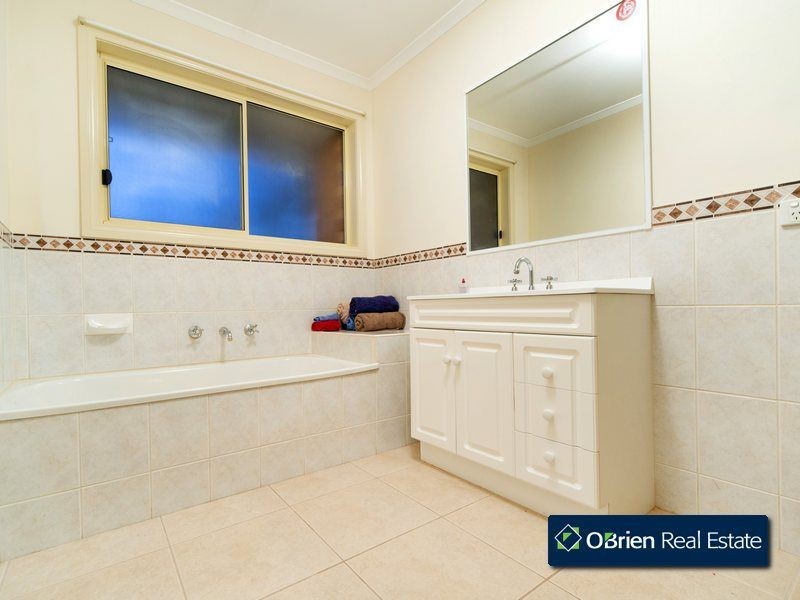2/16 Oliver Court, Narre Warren South VIC 3805