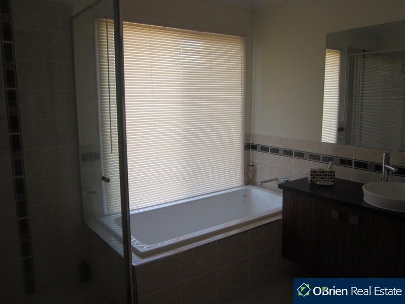 12 Parish Court, Narre Warren South VIC 3805