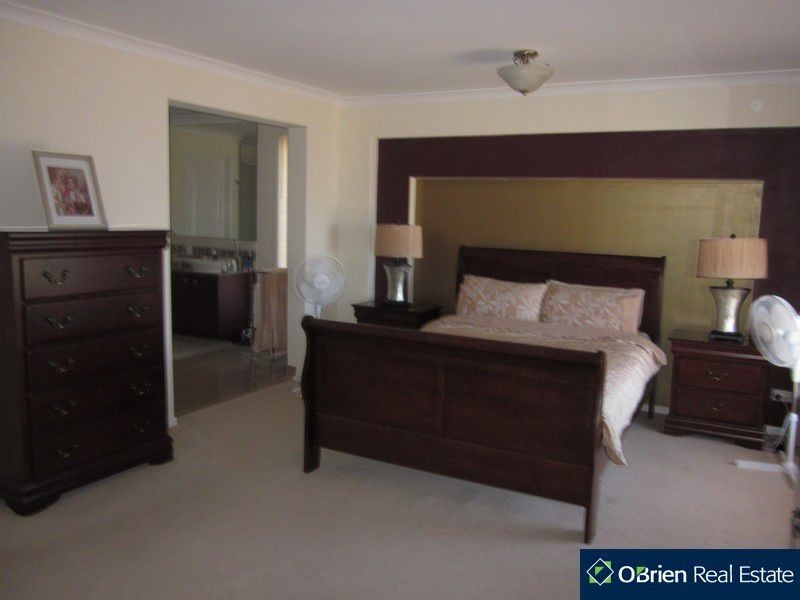 12 Parish Court, Narre Warren South VIC 3805