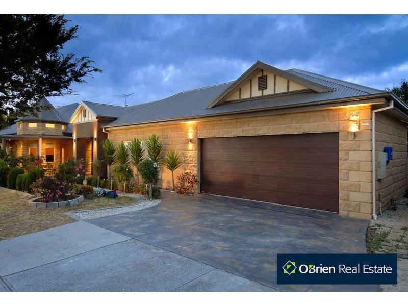 25 Braybrook Drive, Narre Warren South VIC 3805