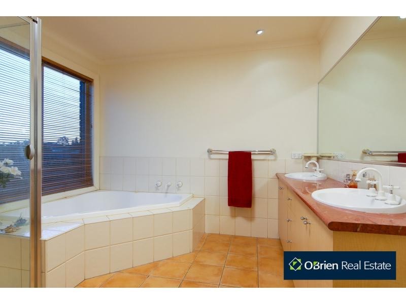 9 Mercy Court, Narre Warren South VIC 3805