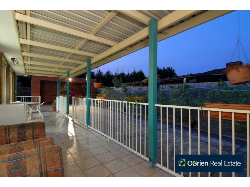 7 Weeden Crescent, Hallam VIC 3803