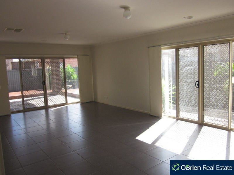 21 Westwood Grove, Pakenham VIC 3810