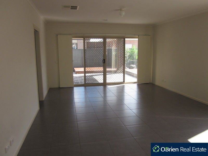 21 Westwood Grove, Pakenham VIC 3810