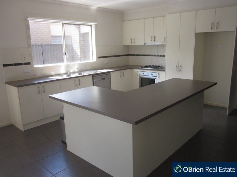 21 Westwood Grove, Pakenham VIC 3810