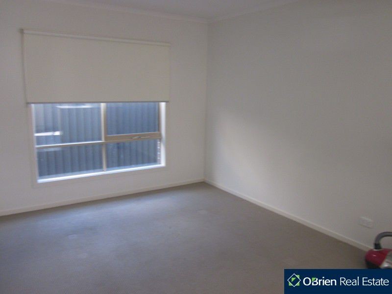 21 Westwood Grove, Pakenham VIC 3810