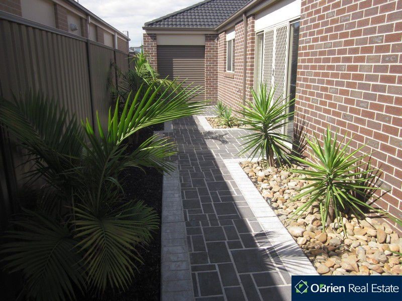 21 Westwood Grove, Pakenham VIC 3810