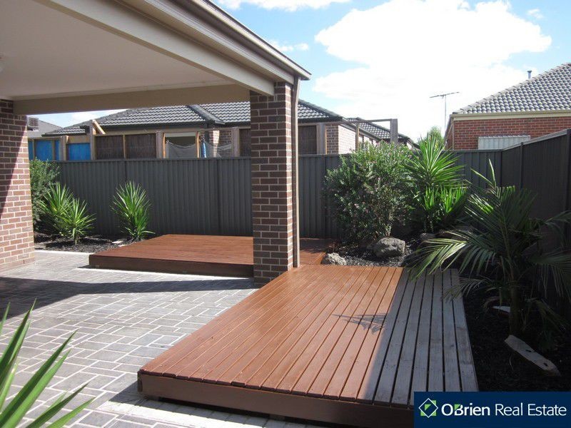 21 Westwood Grove, Pakenham VIC 3810