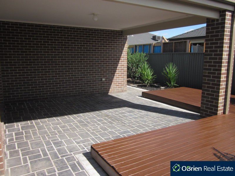 21 Westwood Grove, Pakenham VIC 3810