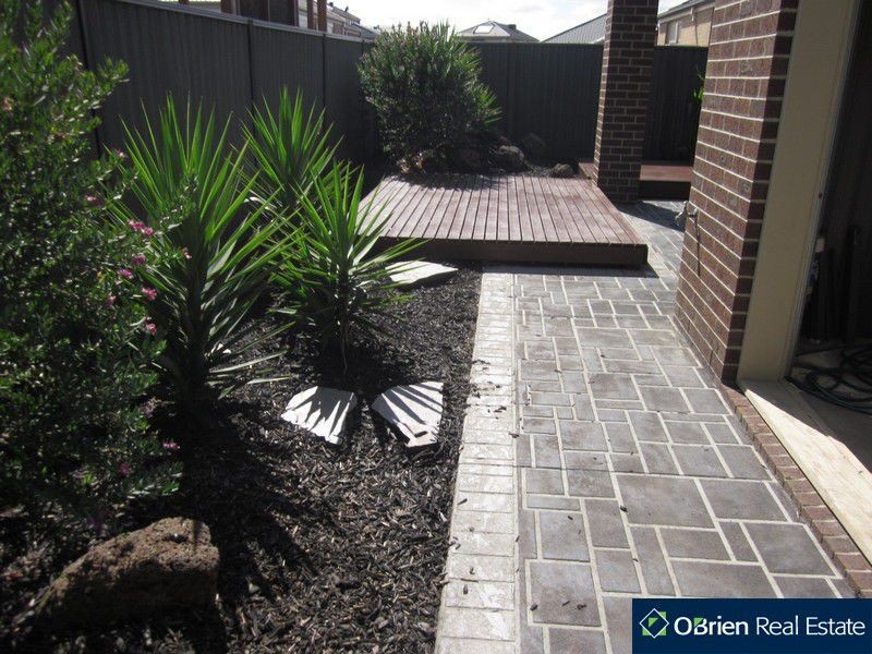 21 Westwood Grove, Pakenham VIC 3810