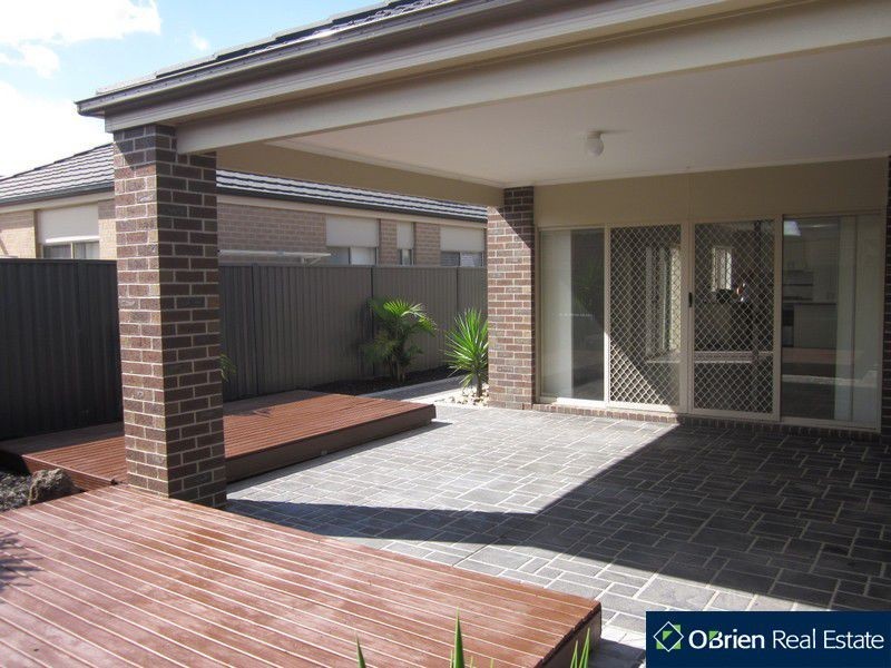 21 Westwood Grove, Pakenham VIC 3810