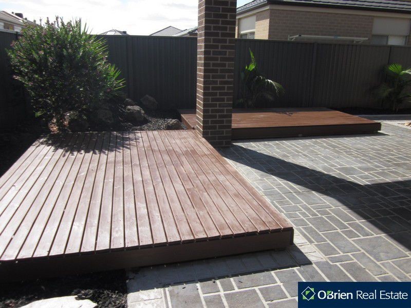 21 Westwood Grove, Pakenham VIC 3810