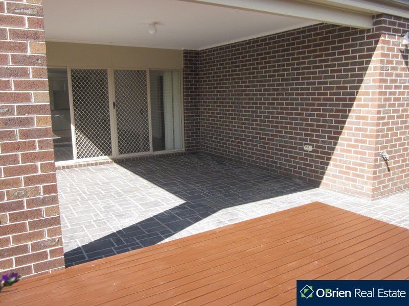 21 Westwood Grove, Pakenham VIC 3810