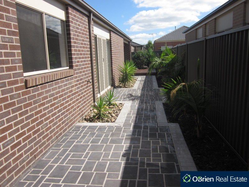 21 Westwood Grove, Pakenham VIC 3810