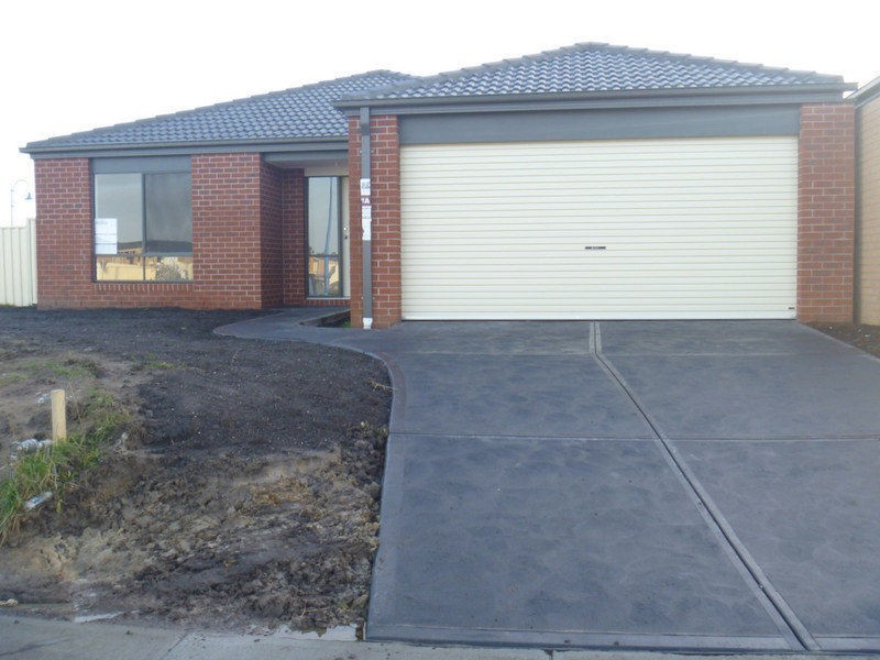 38 Bluehills Boulevard, Pakenham VIC 3810