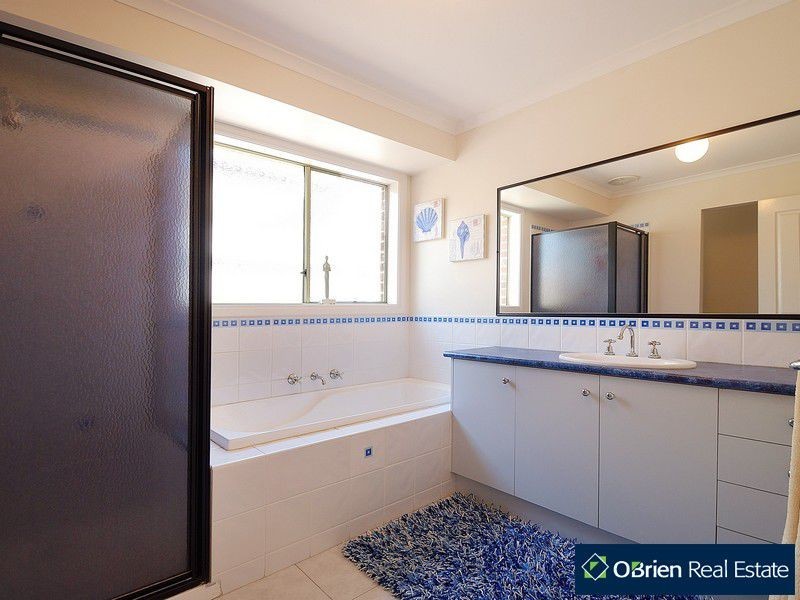 11 Parkstone Vista, Cranbourne VIC 3977