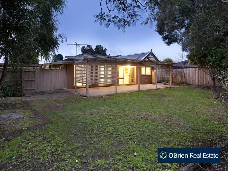 16 Strathavan Drive, Berwick VIC 3806