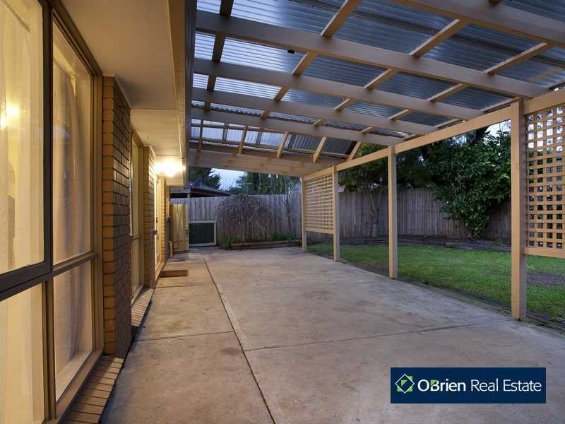 16 Strathavan Drive, Berwick VIC 3806
