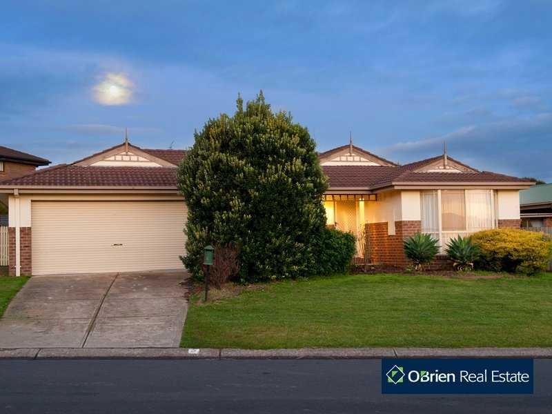 2 Harmon Close, Berwick VIC 3806