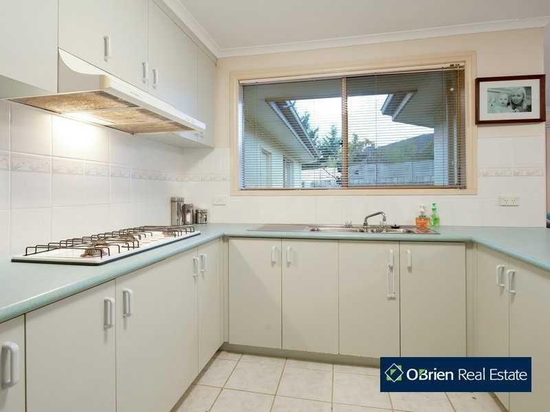 2 Harmon Close, Berwick VIC 3806