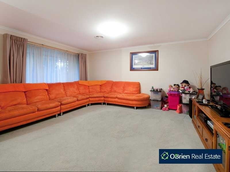 2 Harmon Close, Berwick VIC 3806