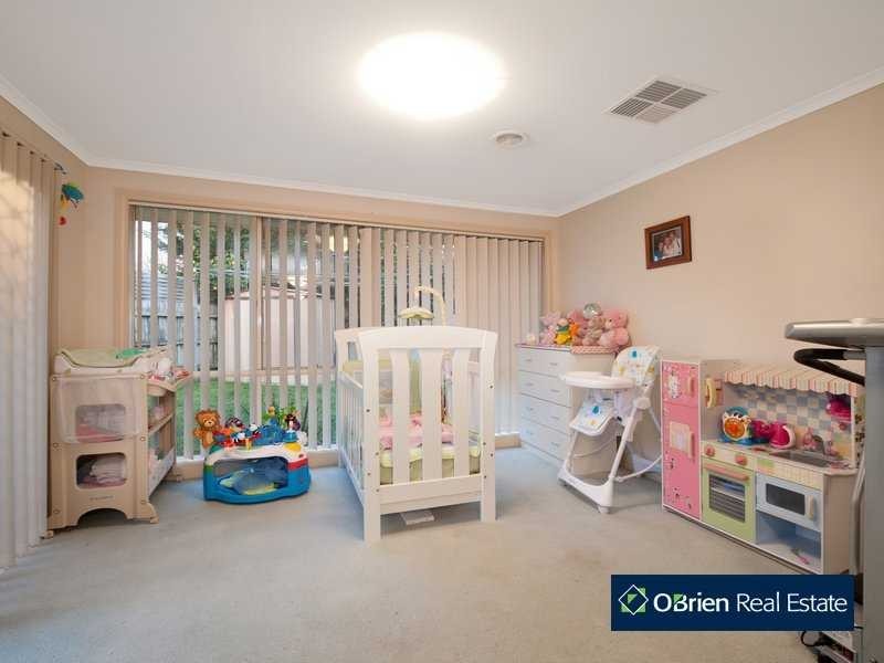 2 Harmon Close, Berwick VIC 3806