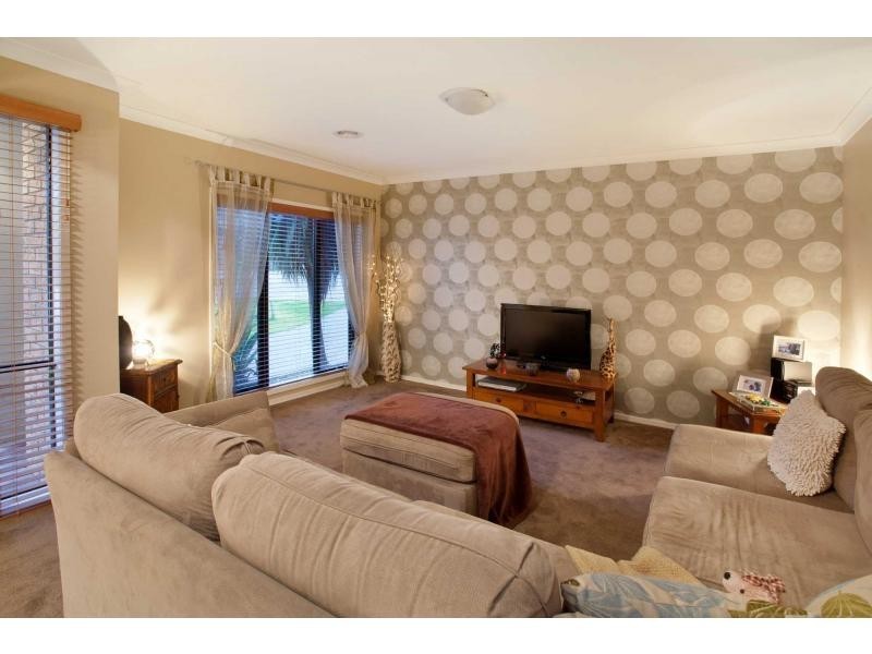4 Isobel Parade, Beaconsfield VIC 3807