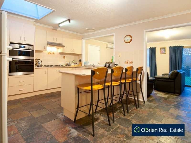 1 Carole Court, Cranbourne VIC 3977