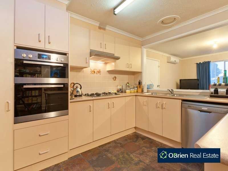 1 Carole Court, Cranbourne VIC 3977