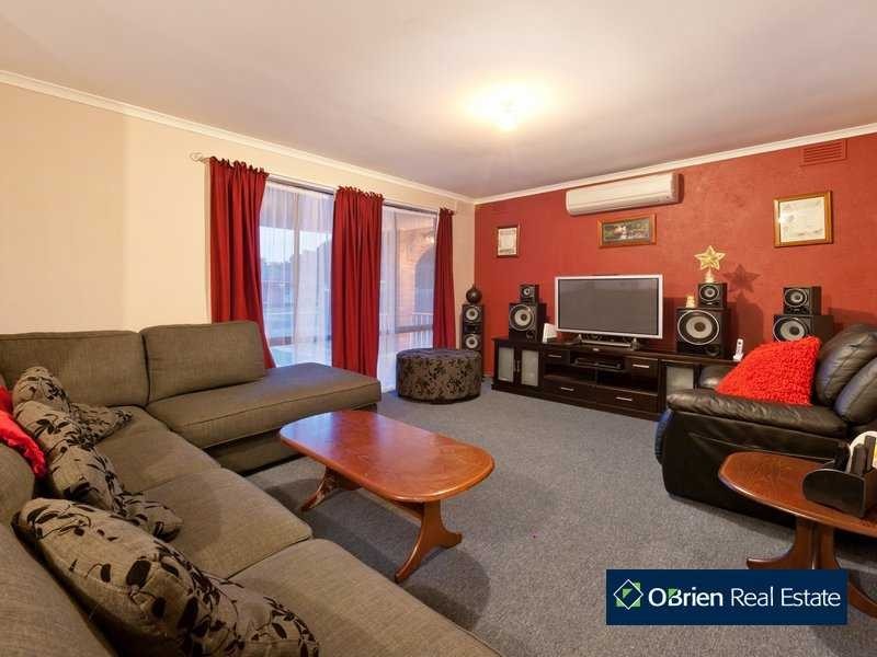 1 Carole Court, Cranbourne VIC 3977