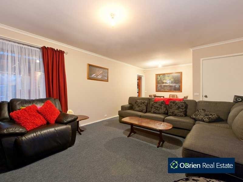 1 Carole Court, Cranbourne VIC 3977