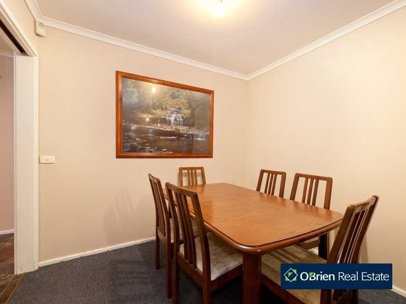 1 Carole Court, Cranbourne VIC 3977