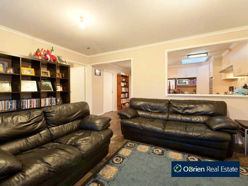 1 Carole Court, Cranbourne VIC 3977