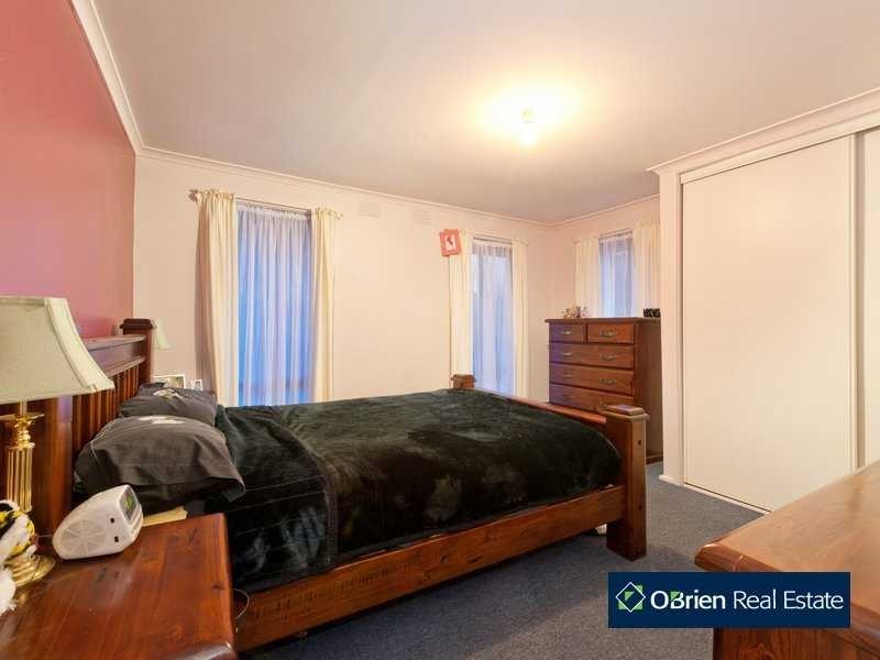 1 Carole Court, Cranbourne VIC 3977