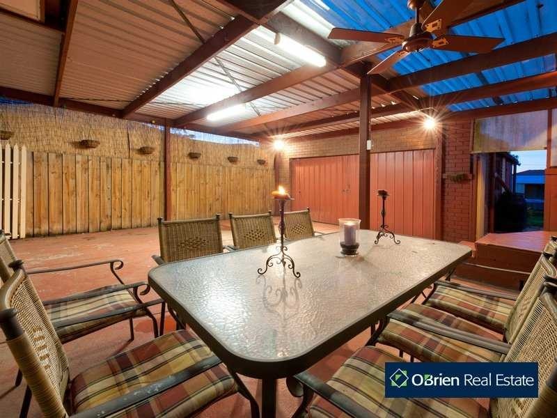 1 Carole Court, Cranbourne VIC 3977