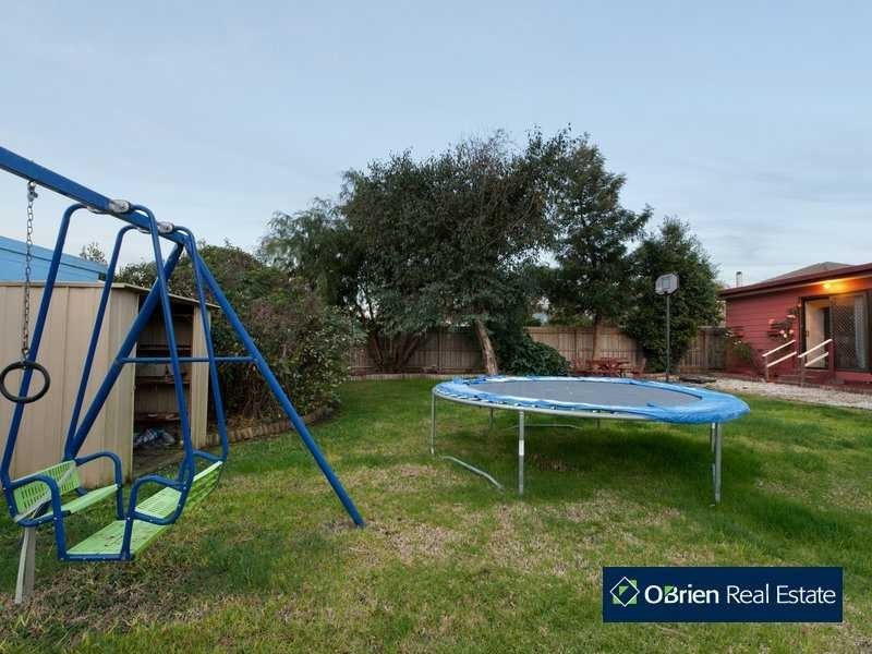 1 Carole Court, Cranbourne VIC 3977