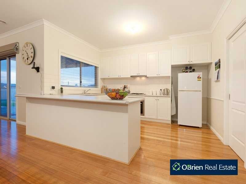 44 Henry Lawson Drive, Pakenham VIC 3810