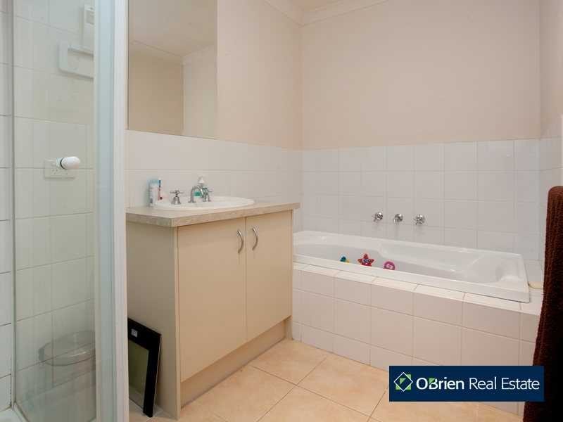 22 Melzak Way, Berwick VIC 3806