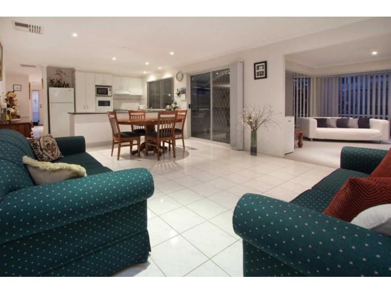 12 Stephanie Close, Berwick VIC 3806