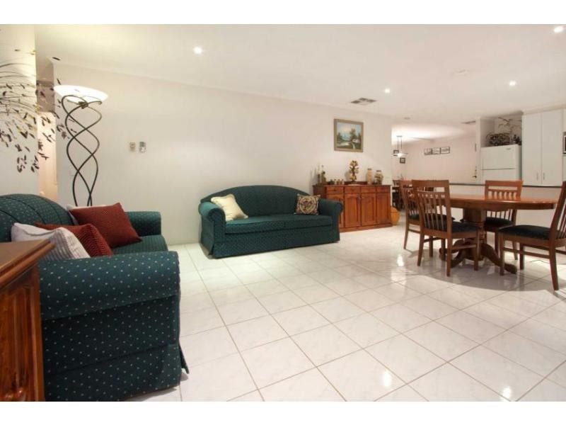 12 Stephanie Close, Berwick VIC 3806