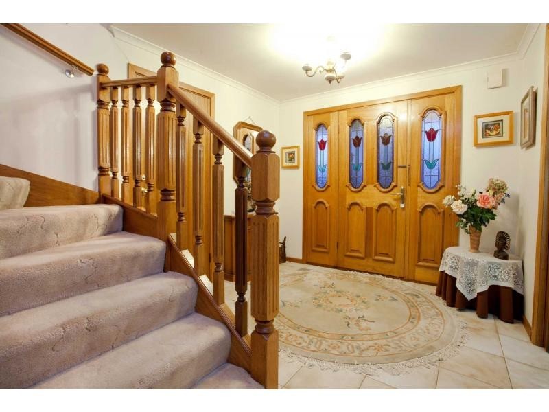 2 Selwood Court, Berwick VIC 3806